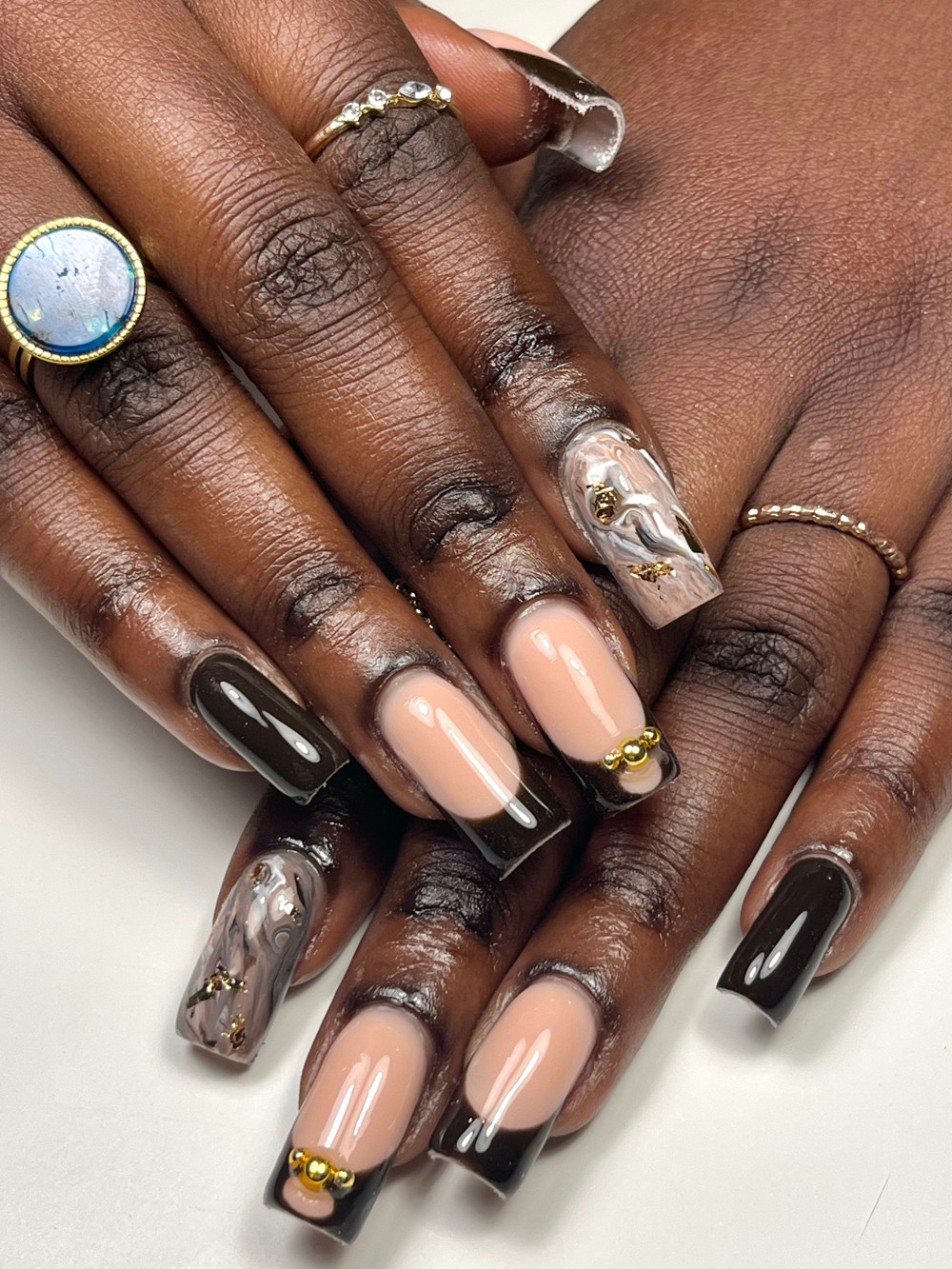 Blau-silbernes winterliches Nageldesign mit Sternen von Your Nail Mate